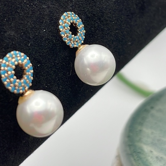 White Pearl with turquoise Diamonds Golden Plated in 18K Gold Earring Butterfly - Picture 6 of 8